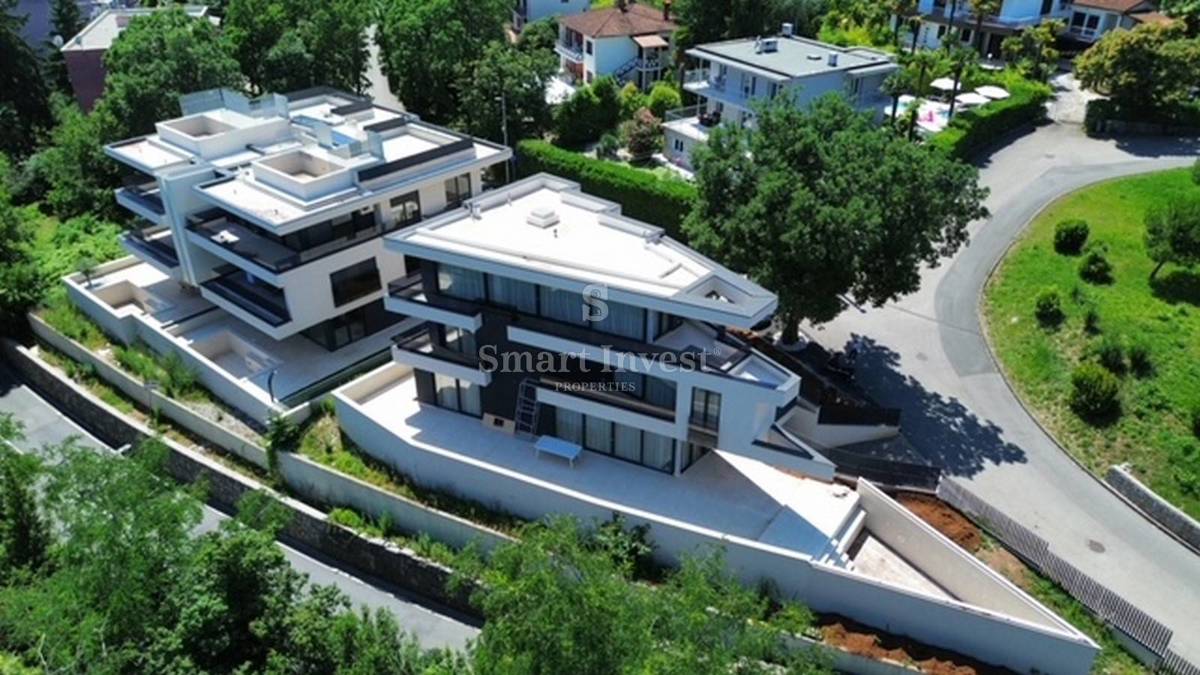 LOVRAN, Luxury 4-bedrooms villa with pool and garage, near the sea!