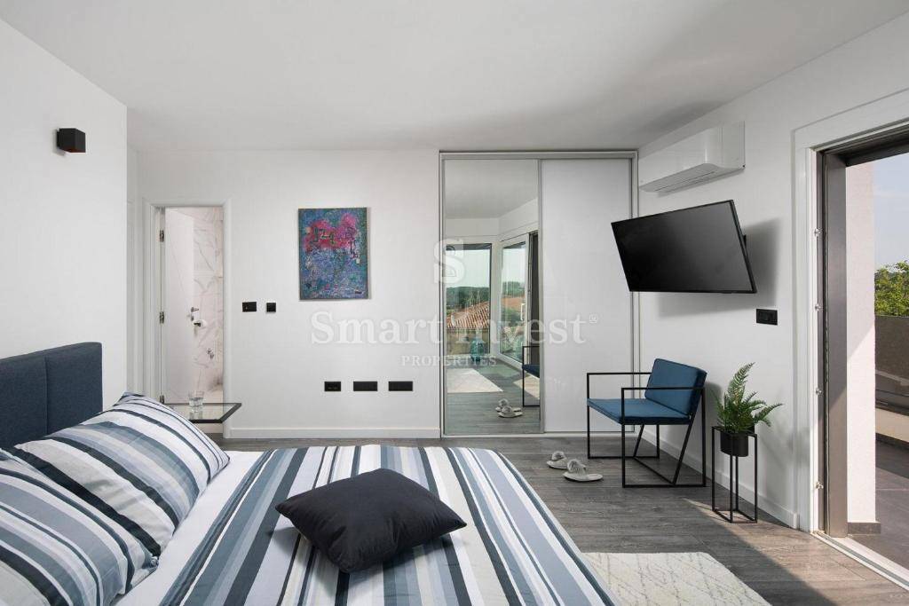 ISTRIA - VRSAR, Modern villa with sea view and tennis court