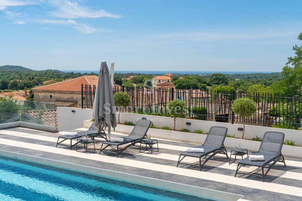ISTRIA - VRSAR, Modern villa with sea view and tennis court