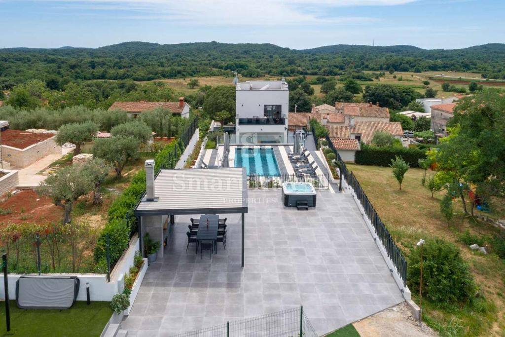 ISTRIA - VRSAR, Modern villa with sea view and tennis court