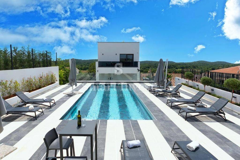 ISTRIA - VRSAR, Modern villa with sea view and tennis court