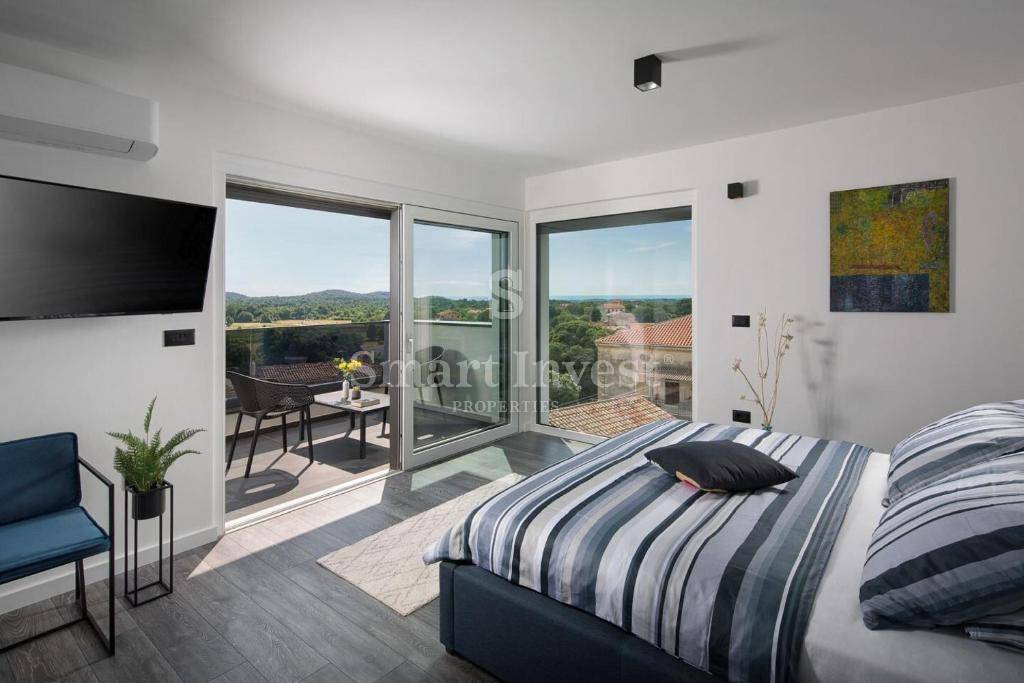 ISTRIA - VRSAR, Modern villa with sea view and tennis court