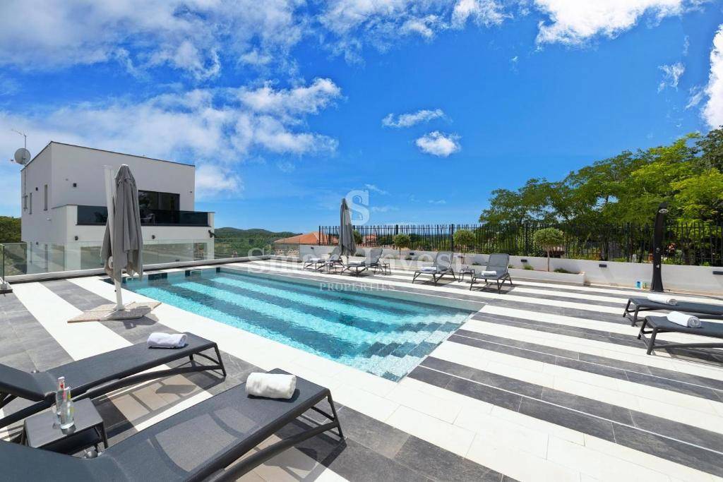 ISTRIA - VRSAR, Modern villa with sea view and tennis court