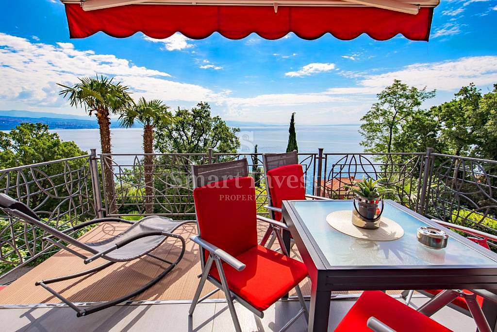OPATIJA, Semi-detached villa of 482 sqm with amazing sea view - 150 m to the sea!