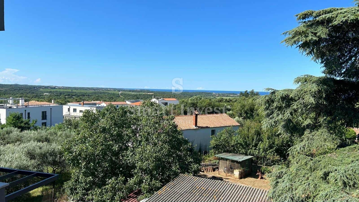 ISTRA - POREČ, Luksuzno 4-sobno stanovanje z bazenom in vrtom, prodamo