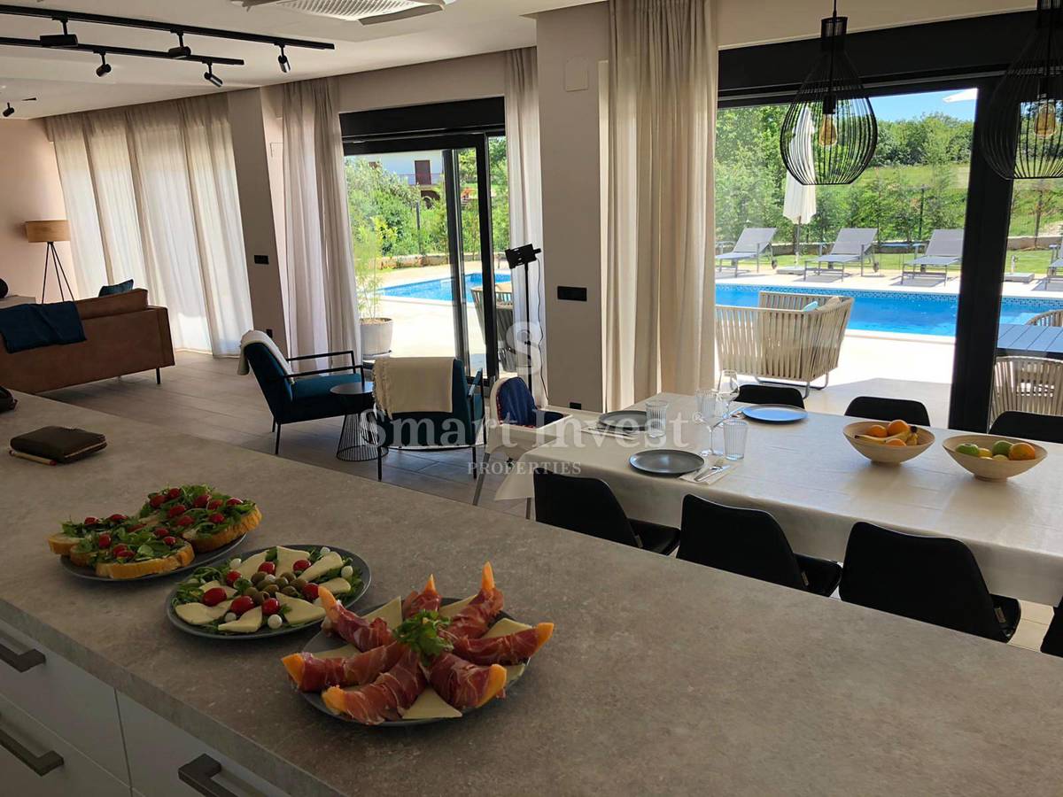 ISTRA - POREČ, moderna vila z ogrevanim bazenom in prostornim vrtom
