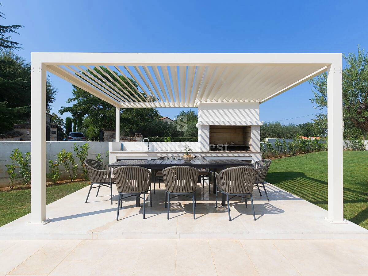 ISTRA - POREČ, moderna vila z ogrevanim bazenom in prostornim vrtom