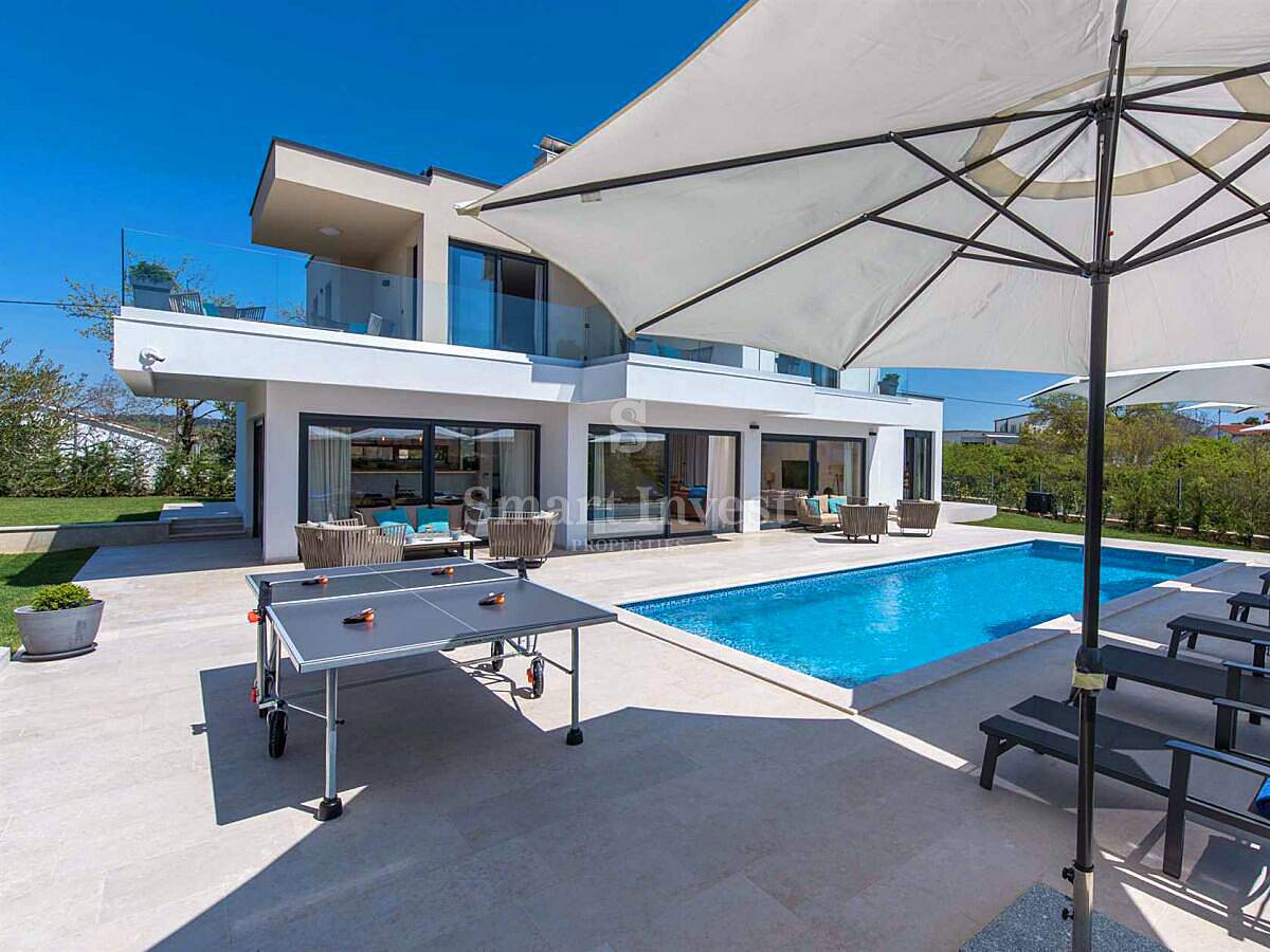 ISTRA - POREČ, moderna vila z ogrevanim bazenom in prostornim vrtom