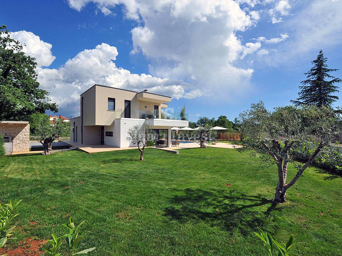 ISTRA - POREČ, moderna vila z ogrevanim bazenom in prostornim vrtom