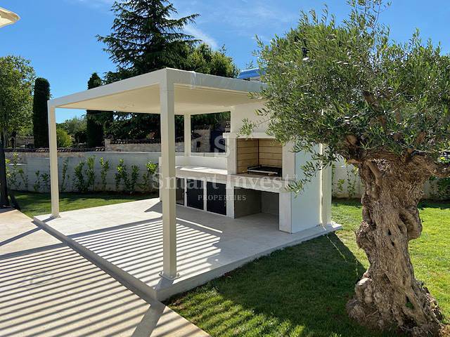ISTRA - POREČ, moderna vila z ogrevanim bazenom in prostornim vrtom