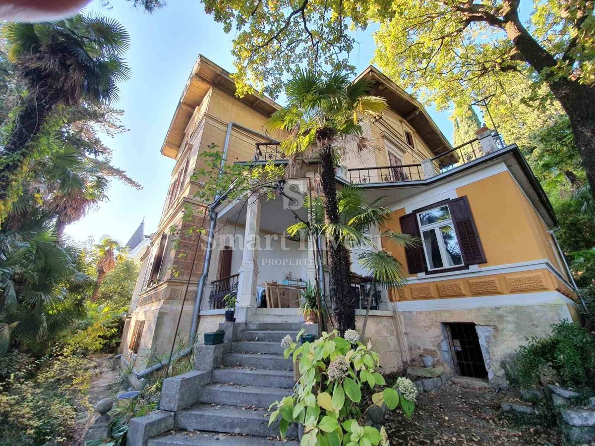 OPATIJA, Stanovanje 244 m2 v avstro-ogrski vili, druga linija do morja