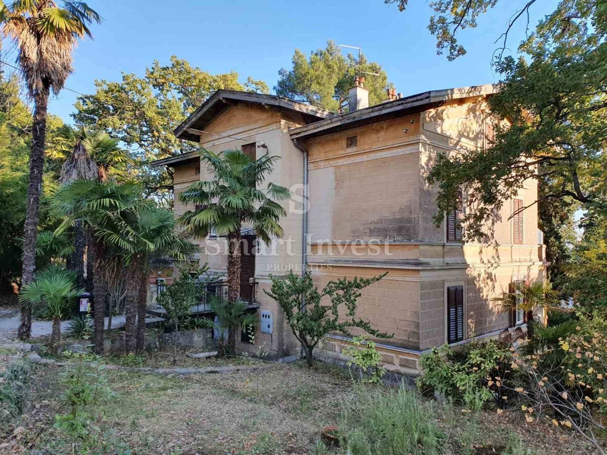 OPATIJA, Stanovanje 244 m2 v avstro-ogrski vili, druga linija do morja