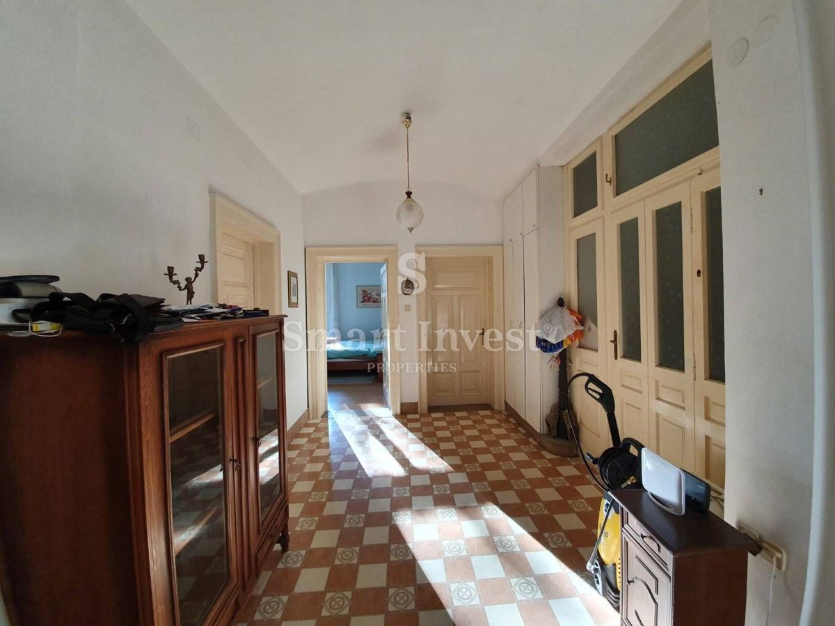 OPATIJA, Stanovanje 244 m2 v avstro-ogrski vili, druga linija do morja