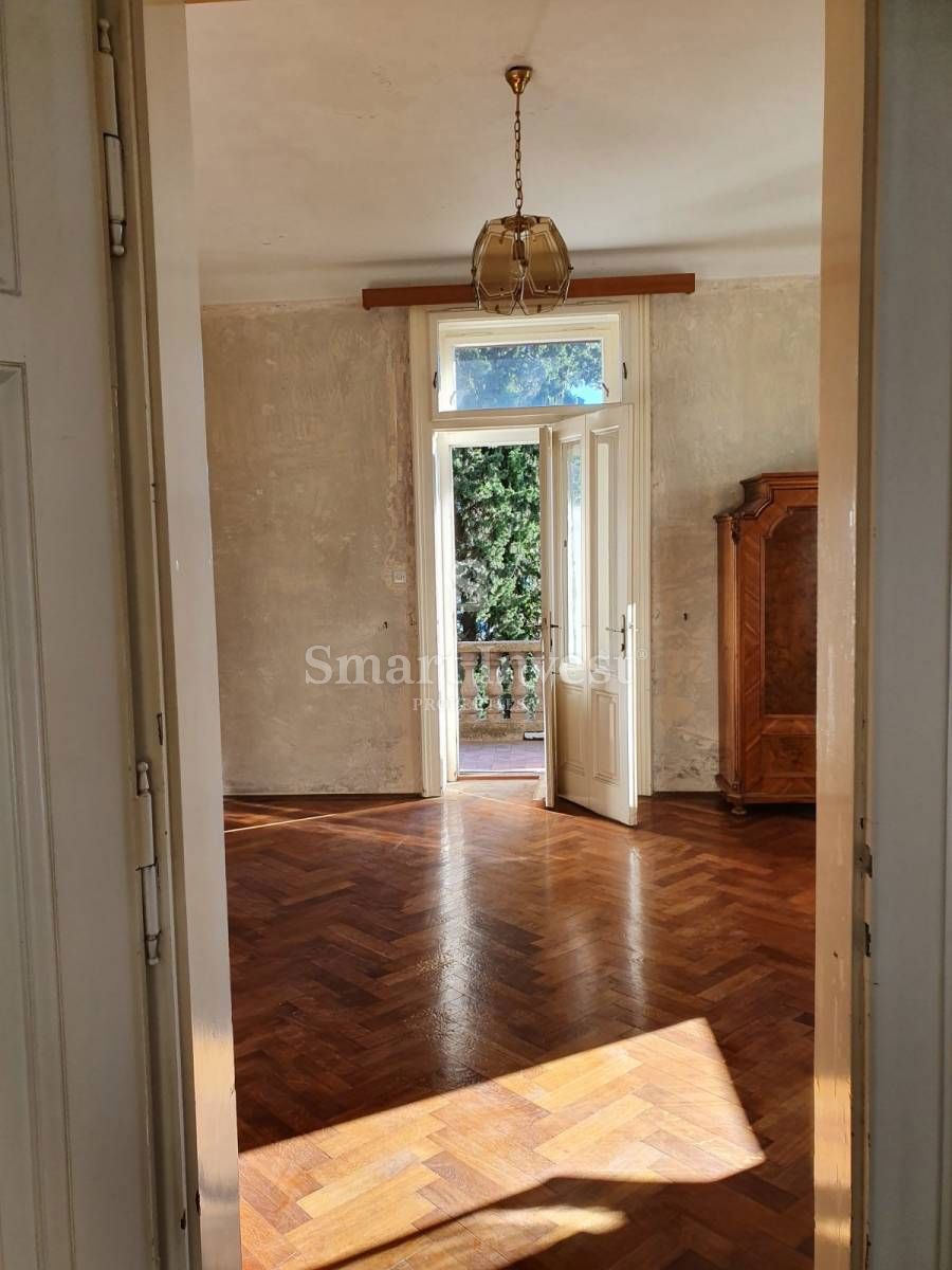 OPATIJA, Stanovanje 244 m2 v avstro-ogrski vili, druga linija do morja