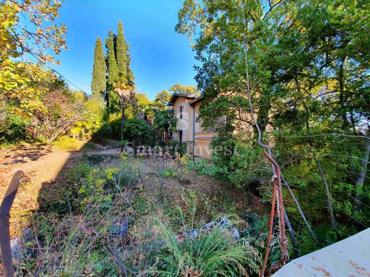 OPATIJA, Stanovanje 244 m2 v avstro-ogrski vili, druga linija do morja