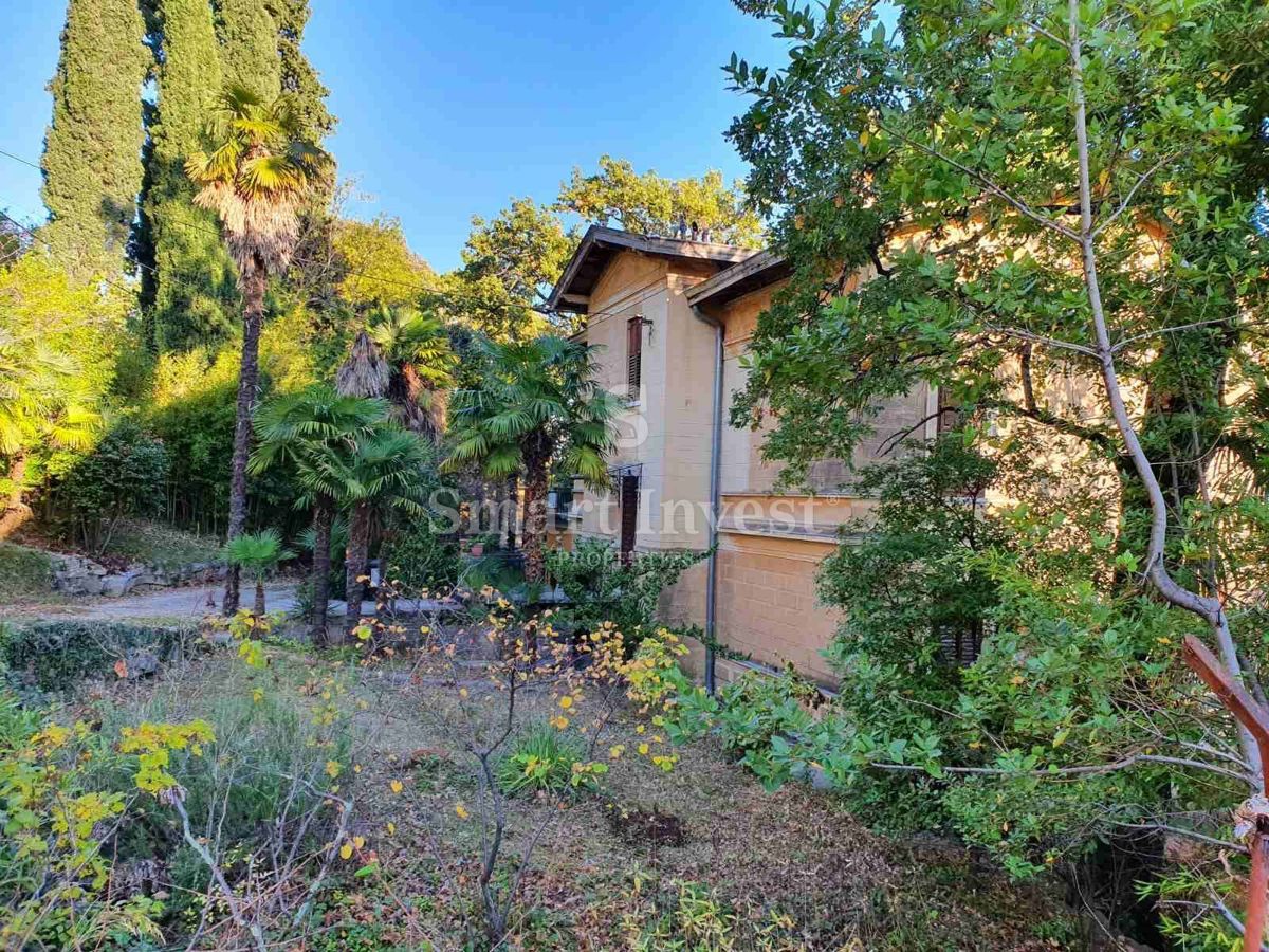 OPATIJA, Stanovanje 244 m2 v avstro-ogrski vili, druga linija do morja