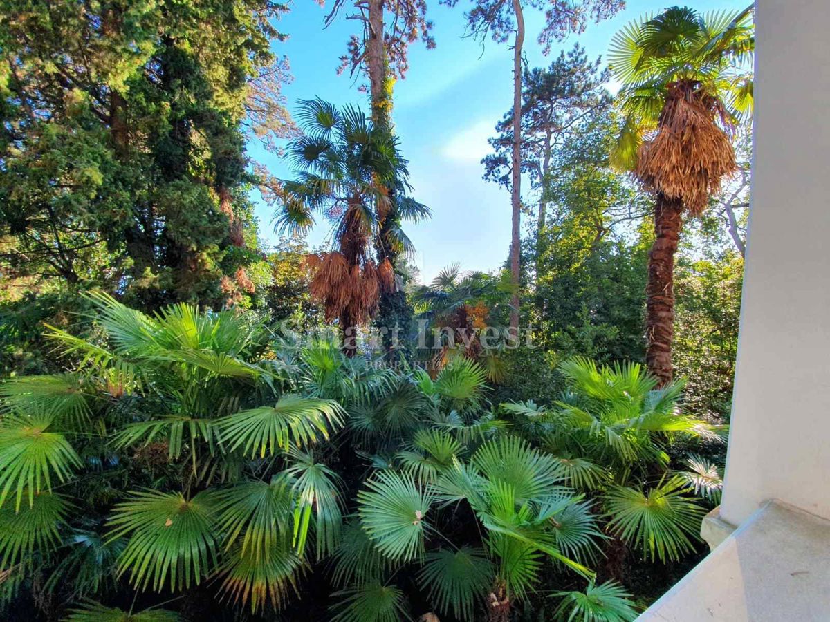 OPATIJA, Stanovanje 244 m2 v avstro-ogrski vili, druga linija do morja