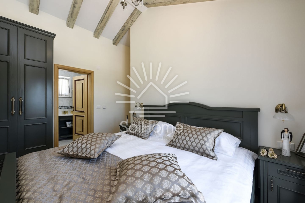 Vila z bazenom in teniškim igriščem