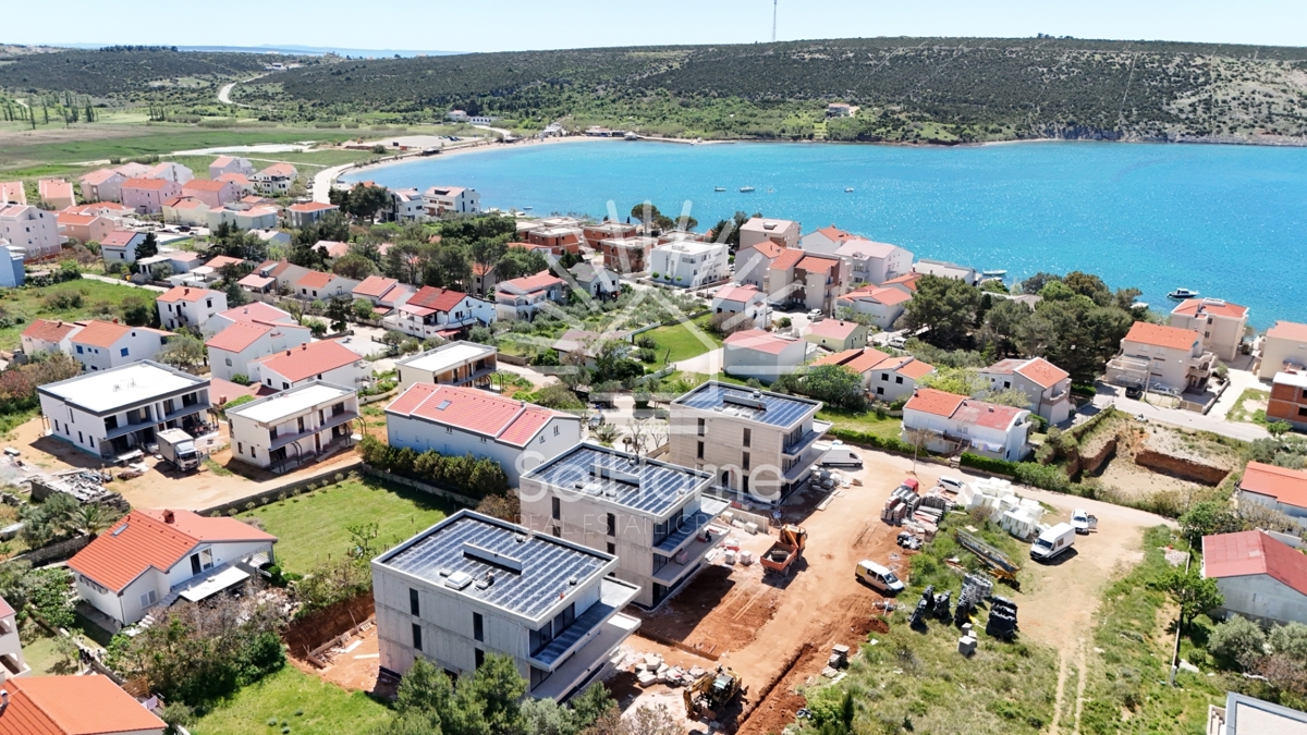 Apartmaji v prvem nadstropju ob morju v Novalji