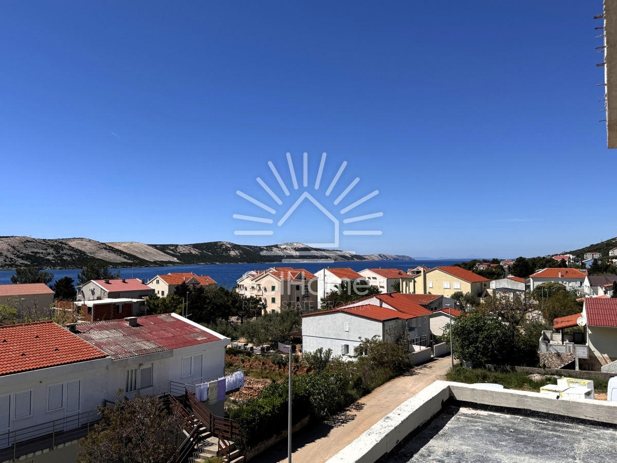 Apartmaji v prvem nadstropju ob morju v Novalji