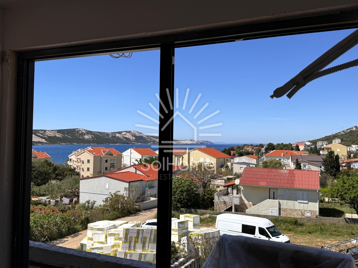 Apartmaji v prvem nadstropju ob morju v Novalji