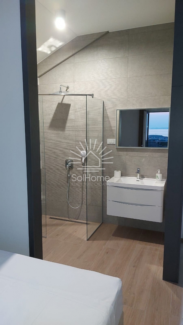 Hiša s čarobnim pogledom na morje v Primoštenu, Hrvaška