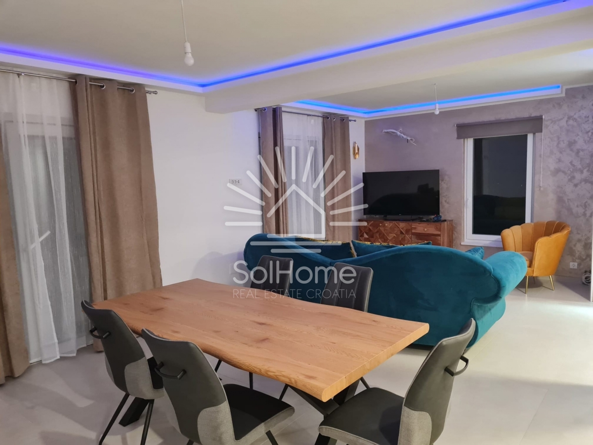 Hiša s čarobnim pogledom na morje v Primoštenu, Hrvaška