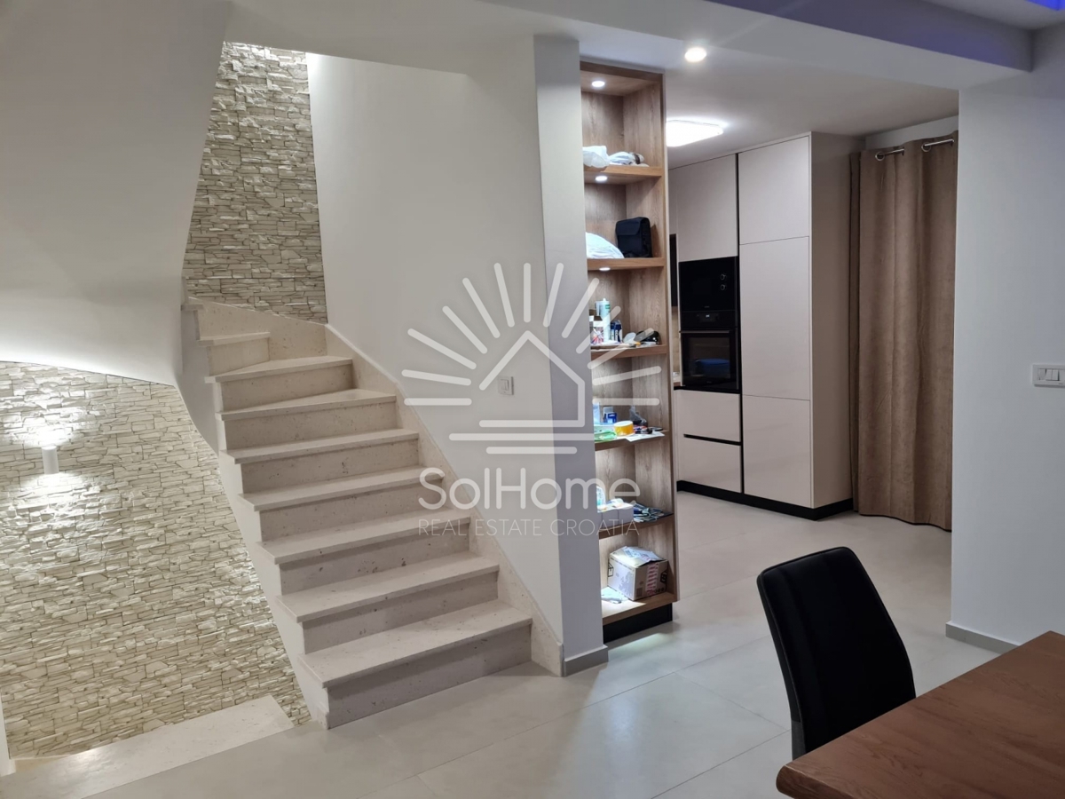 Hiša s čarobnim pogledom na morje v Primoštenu, Hrvaška