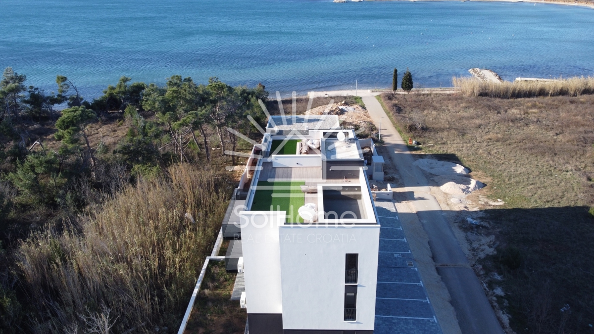 Penthouse z bazenom / Apartmaji v Privlaki blizu Zadra - Hrvaška