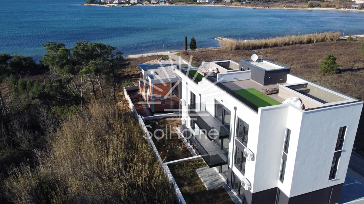 Penthouse z bazenom / Apartmaji v Privlaki blizu Zadra - Hrvaška