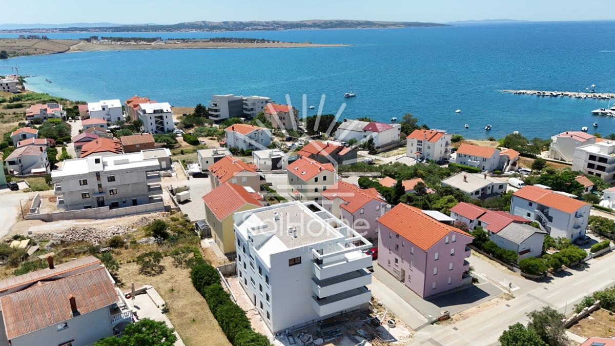Duplex Penthouse apartmaji 180 metrov od morja v Pagu blizu Zadra/Hrvaška