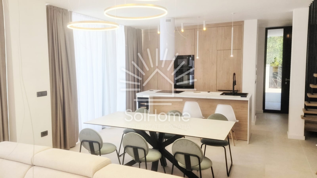 Razkošna vila z bazenom in razgledom - Kožino, Zadar