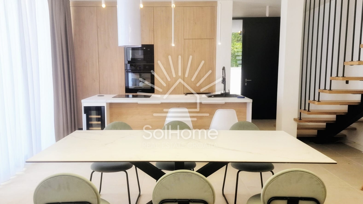 Razkošna vila z bazenom in razgledom - Kožino, Zadar