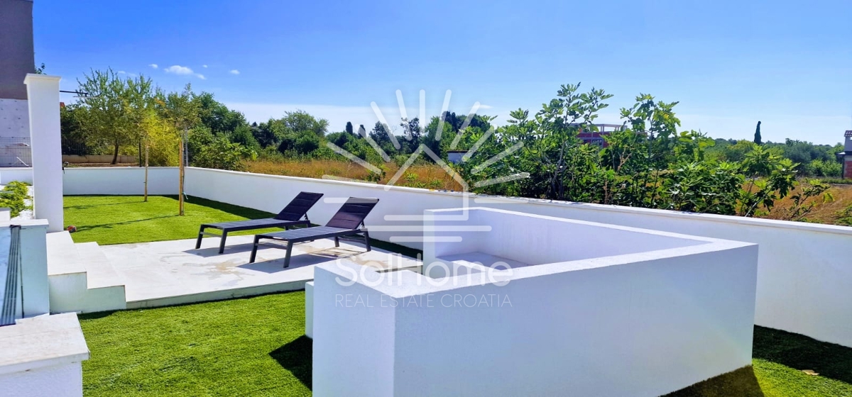 Razkošna vila z bazenom in razgledom - Kožino, Zadar