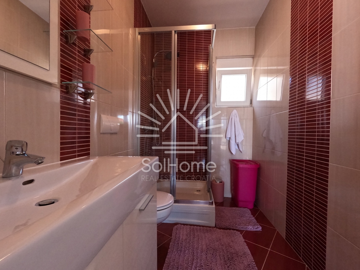 Hiša Maslenica, Jasenice, 158m2