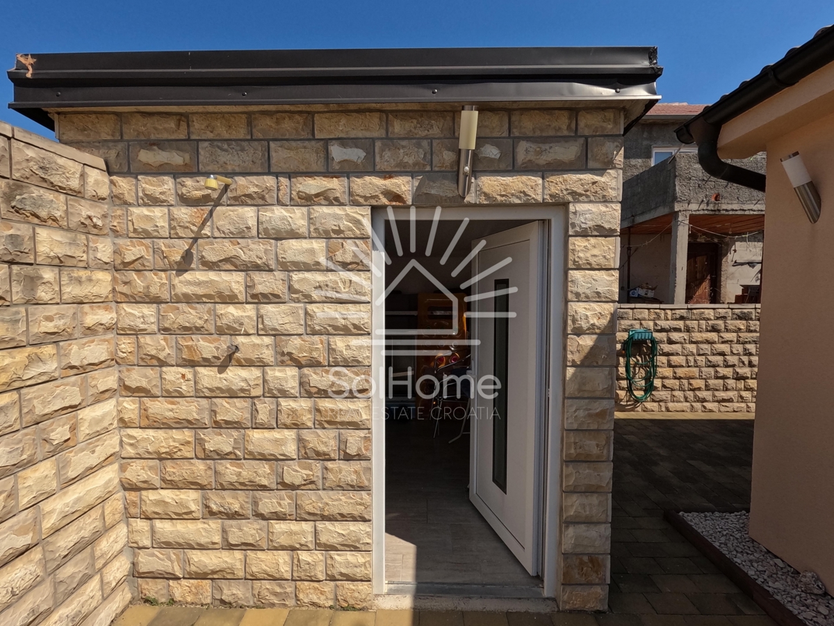 Hiša Maslenica, Jasenice, 158m2