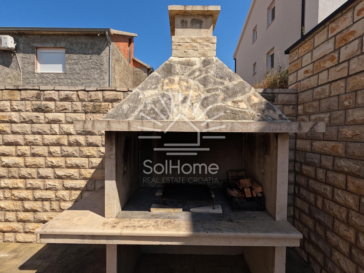 Hiša Maslenica, Jasenice, 158m2