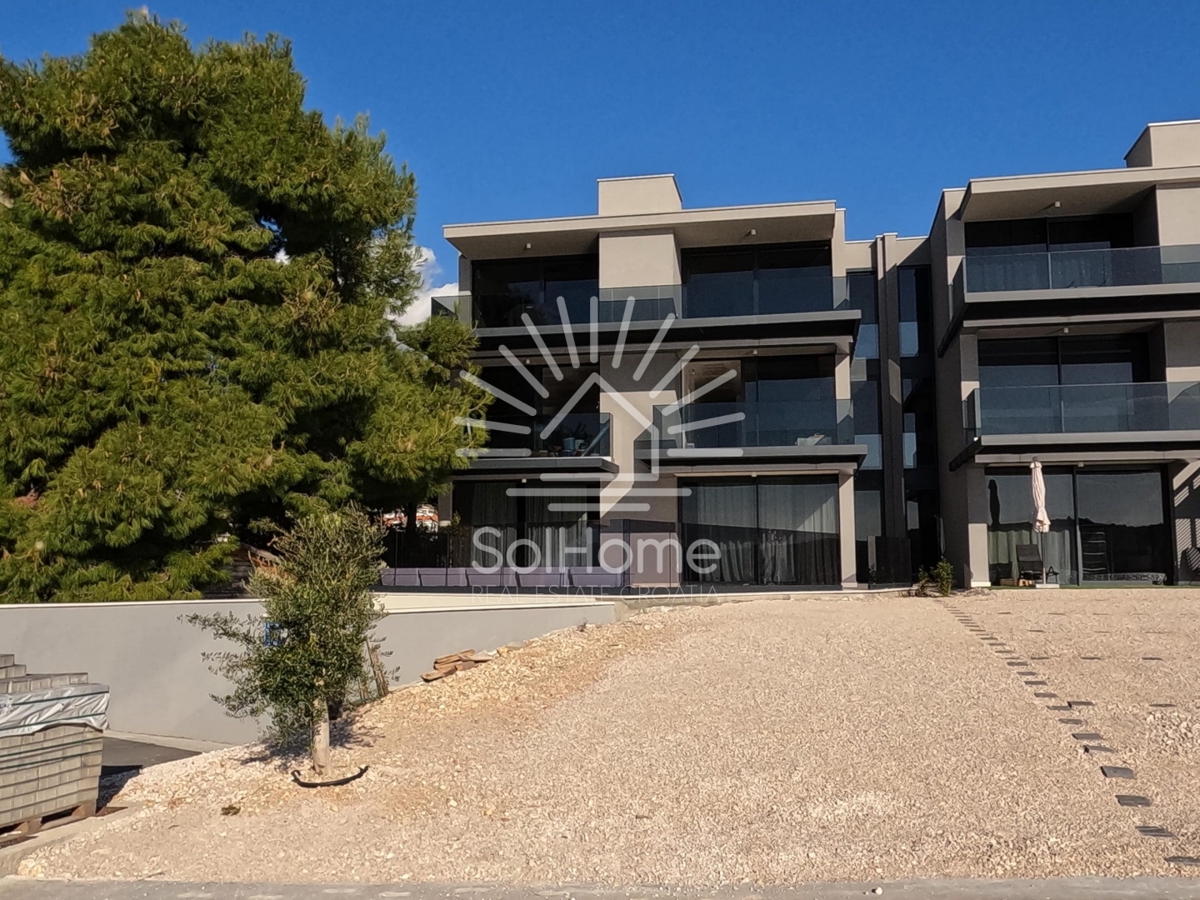 Apartmaji v prvi vrsti ob morju v Šibeniku, Hrvaška