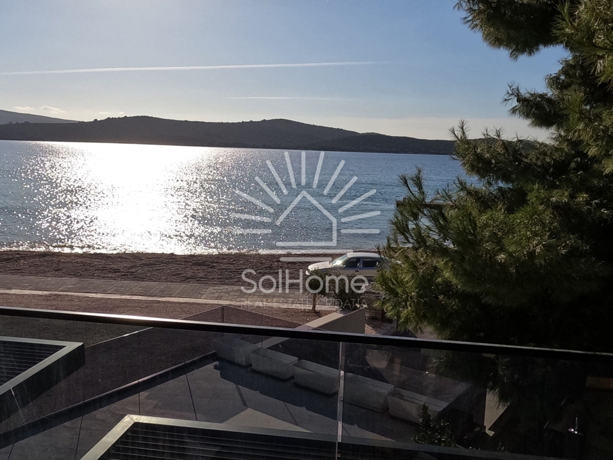 Apartmaji v prvi vrsti ob morju v Šibeniku, Hrvaška