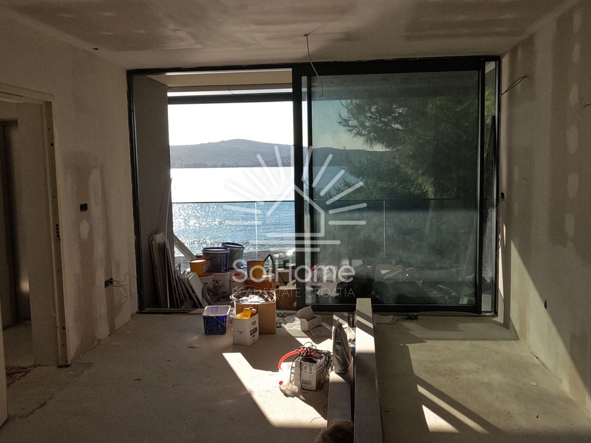 Apartmaji v prvi vrsti ob morju v Šibeniku, Hrvaška