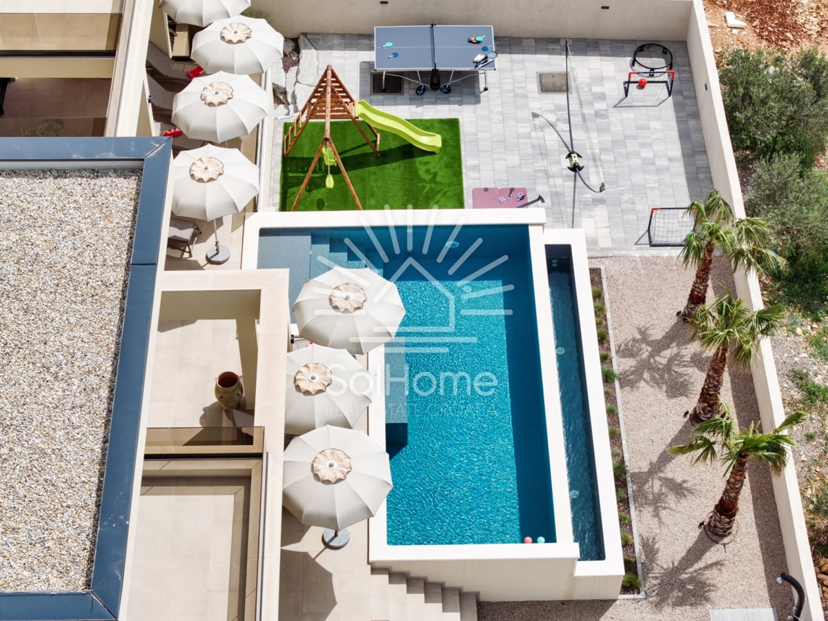 Razkošna vila v Maslenici blizu Zadra, blizu morja