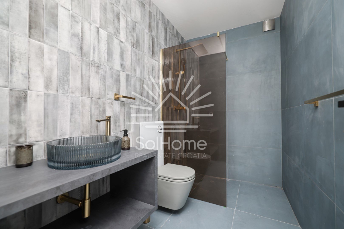 Razkošna vila v Maslenici blizu Zadra, blizu morja