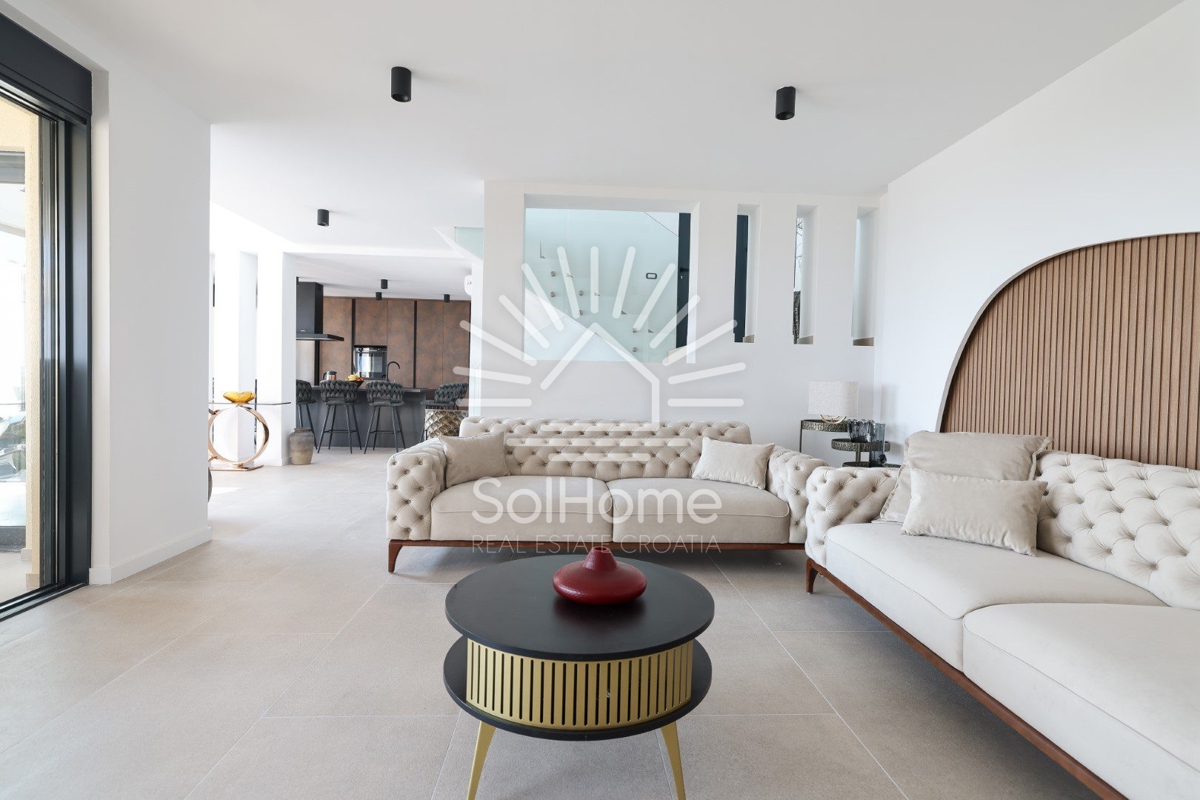 Razkošna vila v Maslenici blizu Zadra, blizu morja