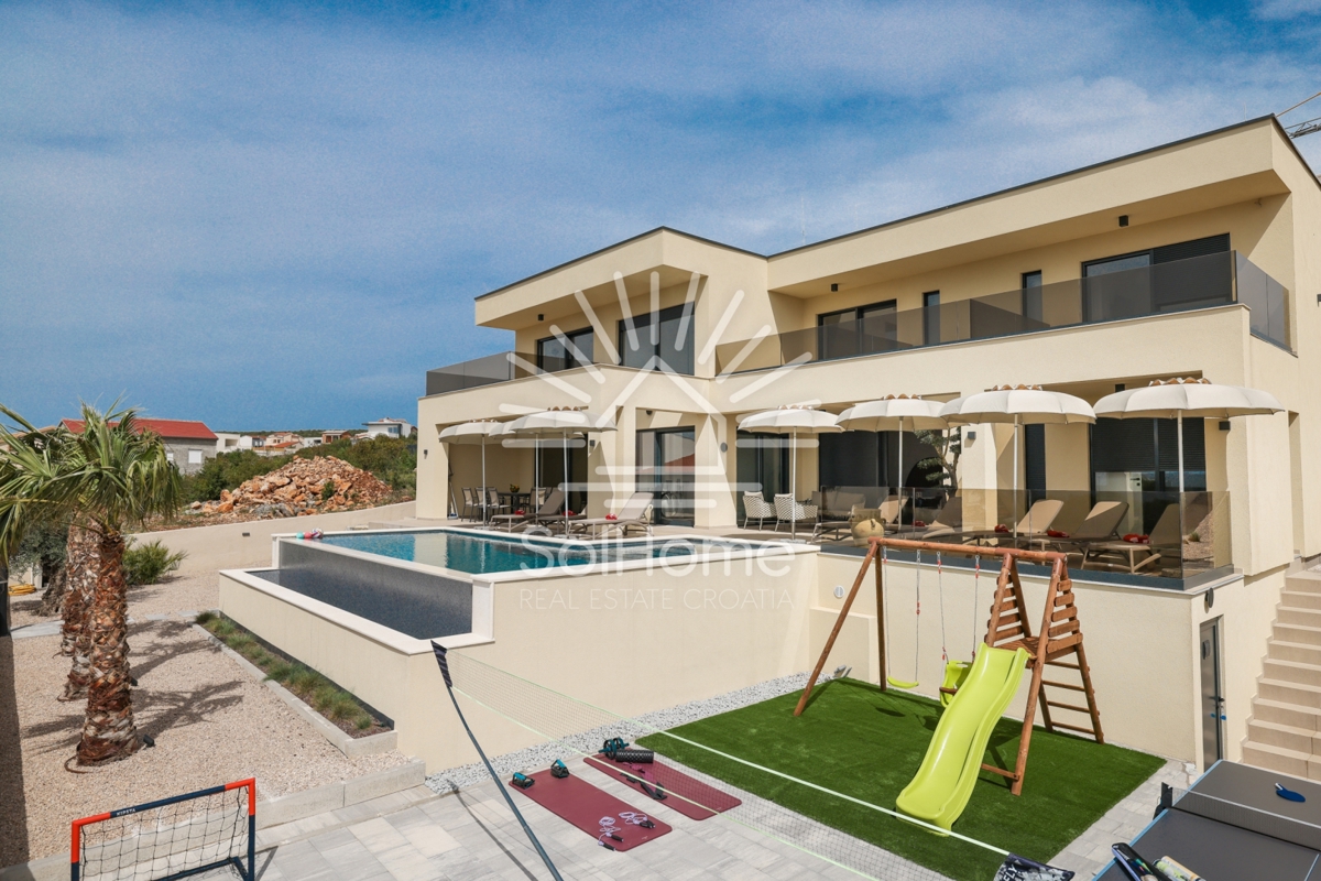 Razkošna vila v Maslenici blizu Zadra, blizu morja