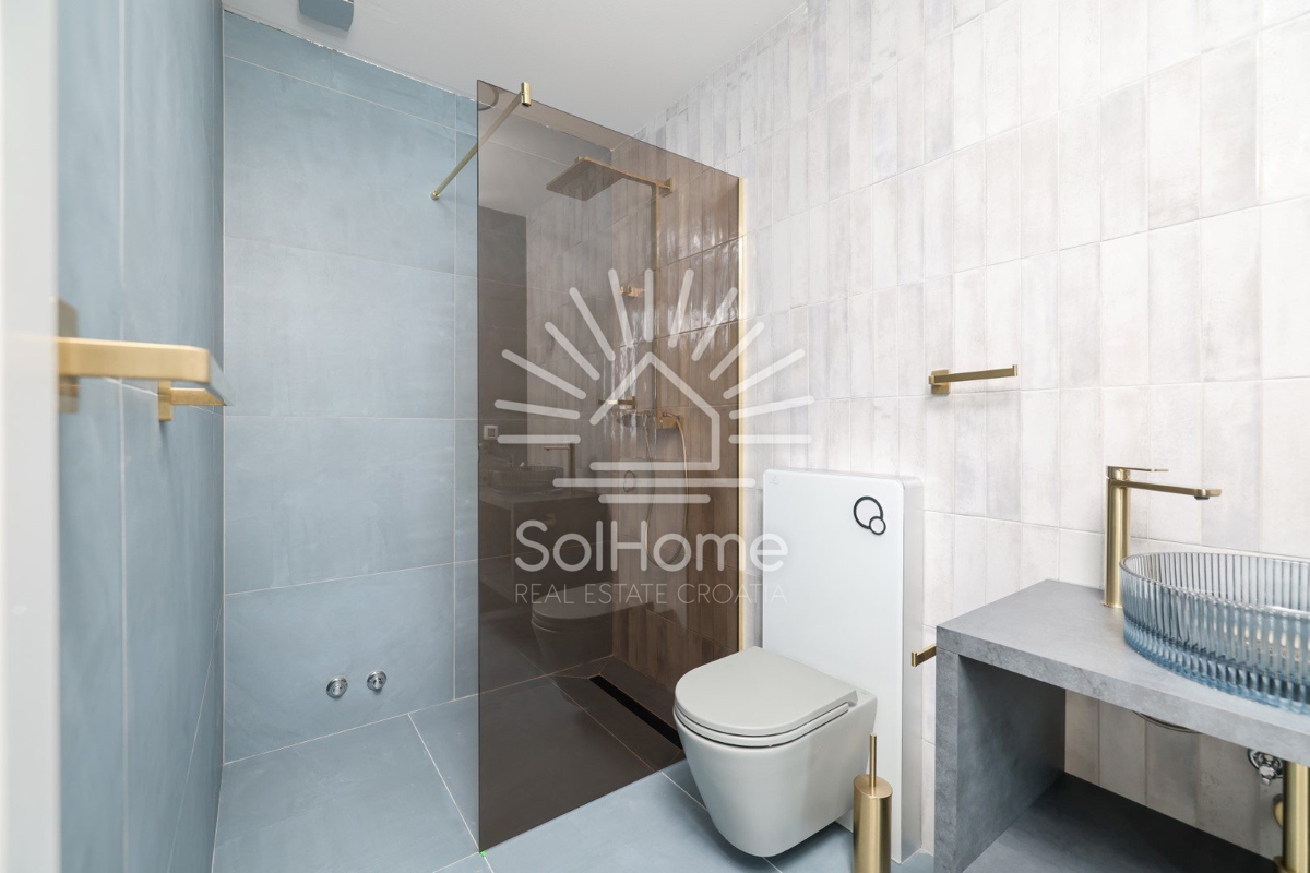 Razkošna vila v Maslenici blizu Zadra, blizu morja