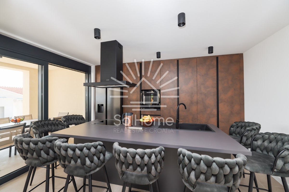 Razkošna vila v Maslenici blizu Zadra, blizu morja