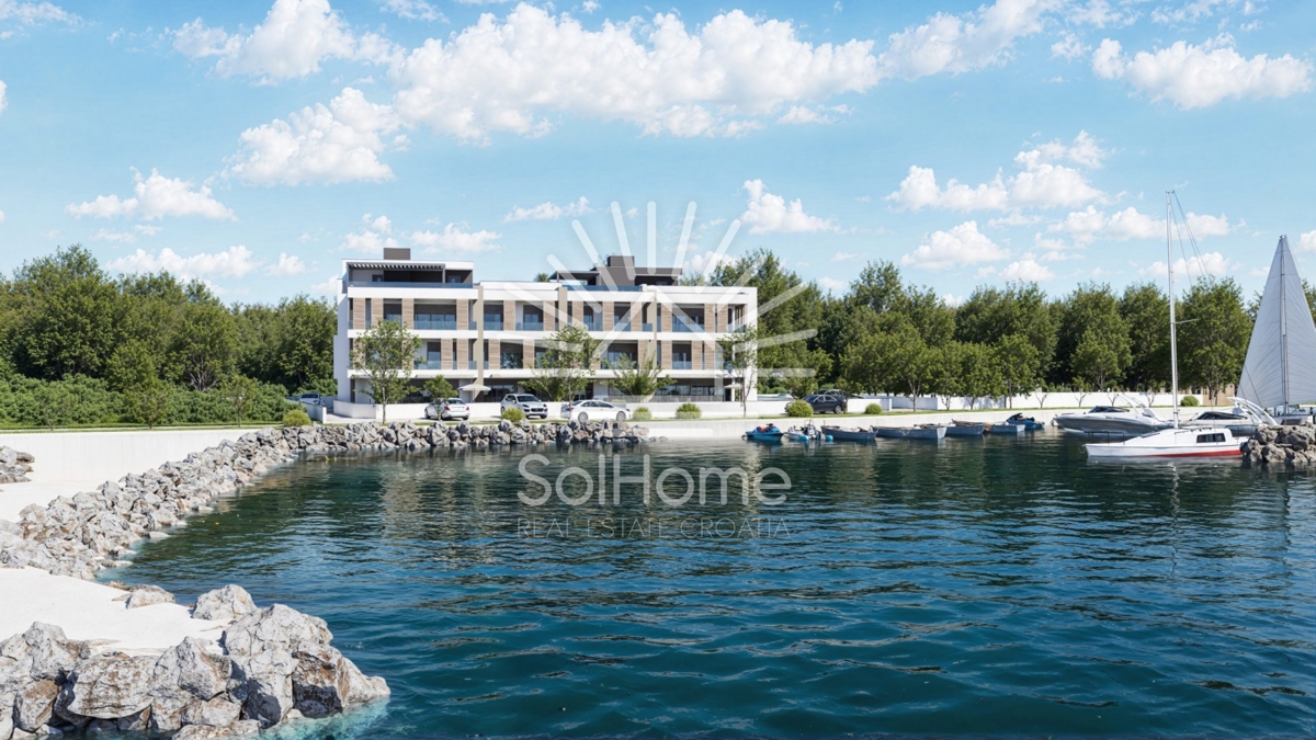 Razkošen penthouse apartma s bazenom ob morju v Zatonu - Zadar