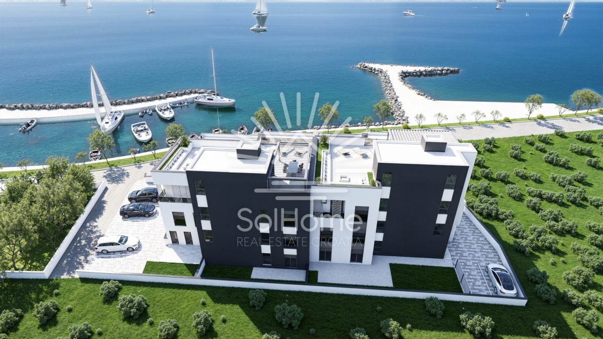 Razkošen penthouse apartma s bazenom ob morju v Zatonu - Zadar