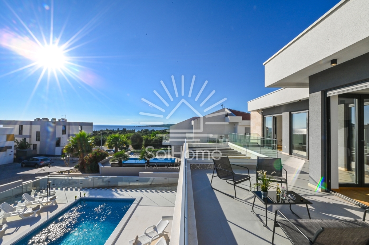 2 vrhunske luksuzne vile z bazenom in pogledom na morje