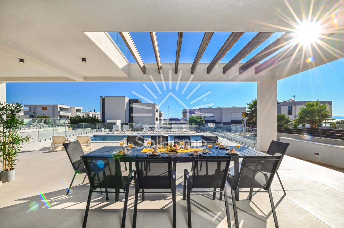 2 vrhunske luksuzne vile z bazenom in pogledom na morje